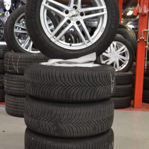 Mercedes C Klasse W206 17" velgen + All Seasonbanden