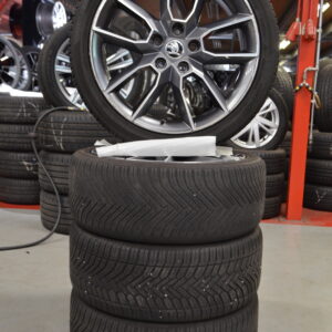 Skoda Octavia 3 18" Velgen + All Seasonbanden